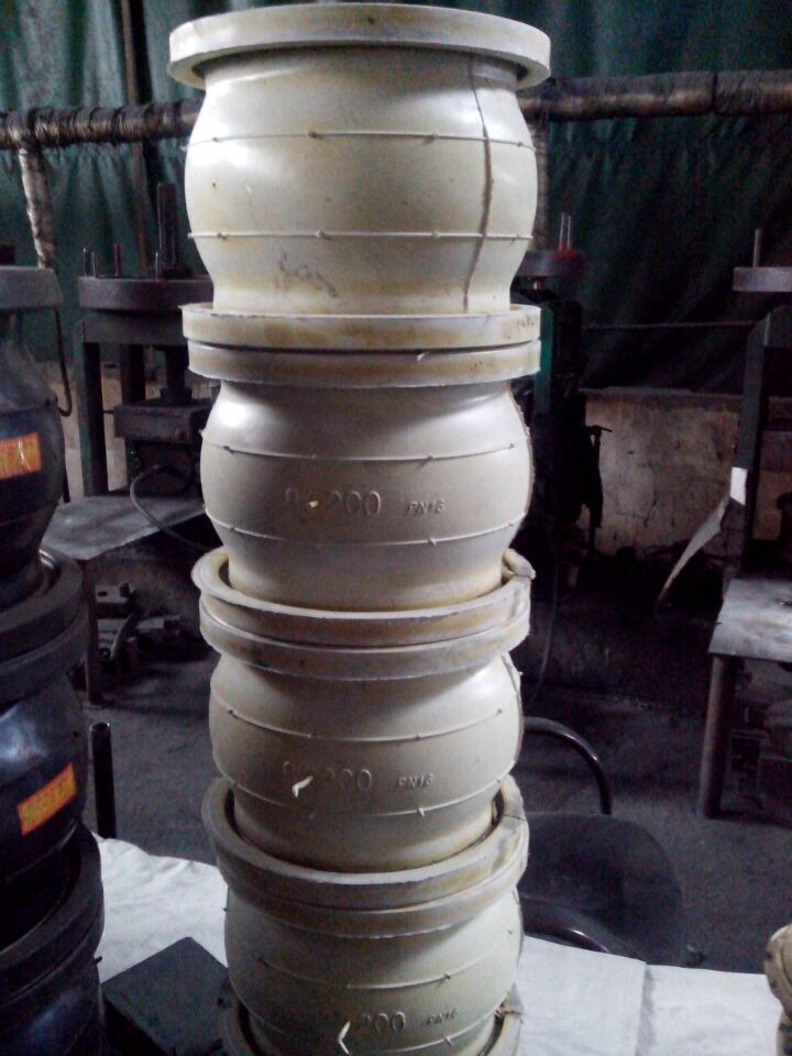 橡膠接頭氟橡膠相較于其他橡膠材質的區(qū)別